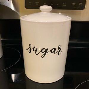 Threshold sugar canister